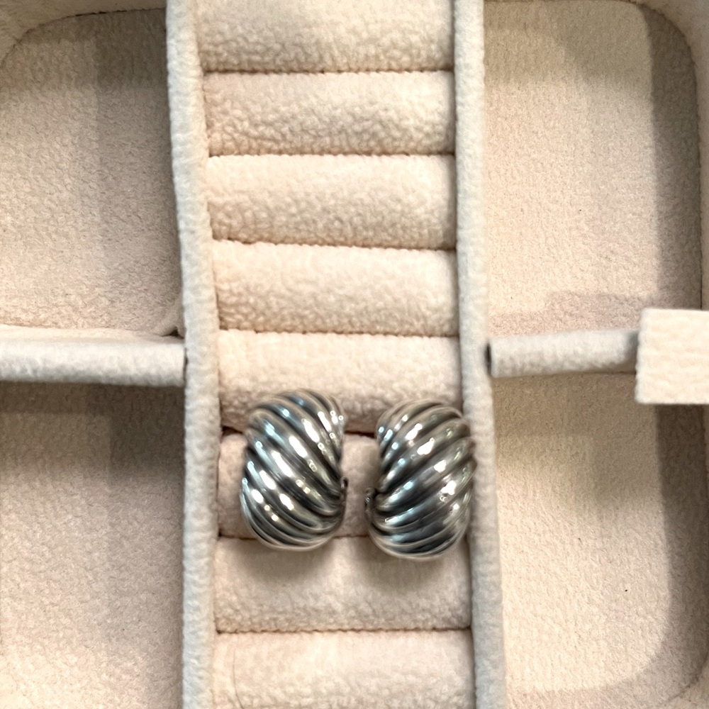 David Yurman sterling silver cable huggie hoop earrings